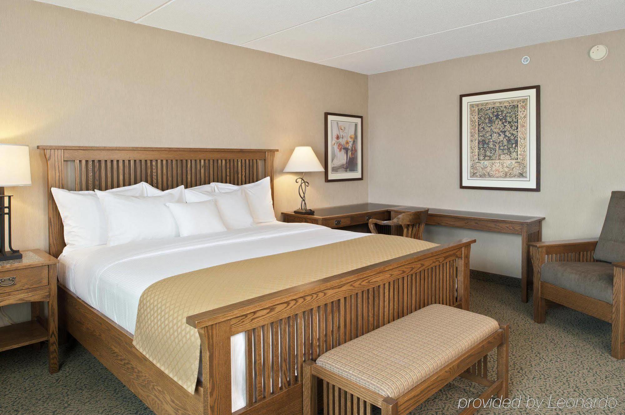 DoubleTree by Hilton Libertyville-Mundelein Rom bilde