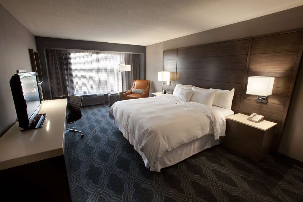 DoubleTree by Hilton Libertyville-Mundelein Rom bilde