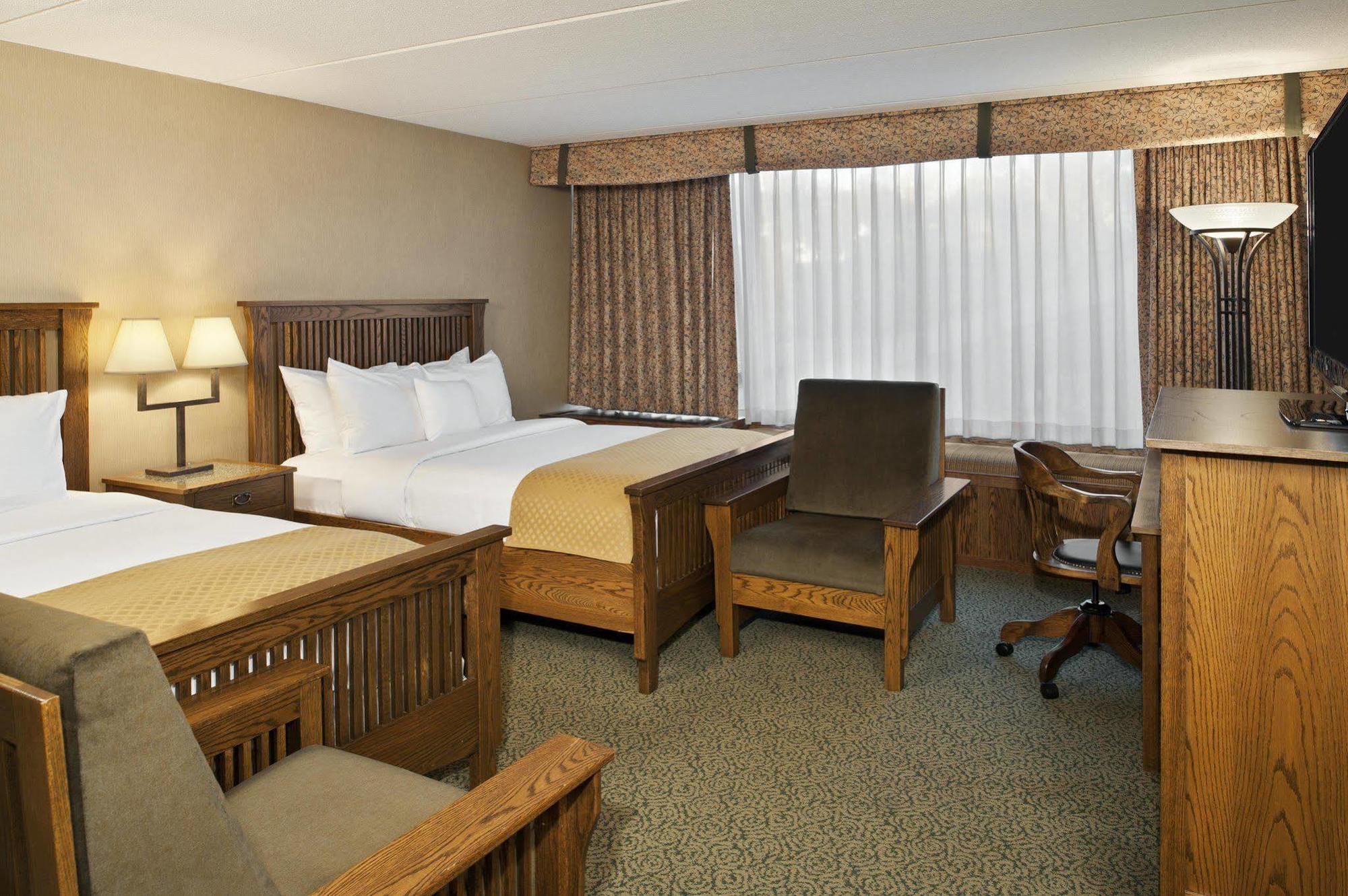 DoubleTree by Hilton Libertyville-Mundelein Rom bilde